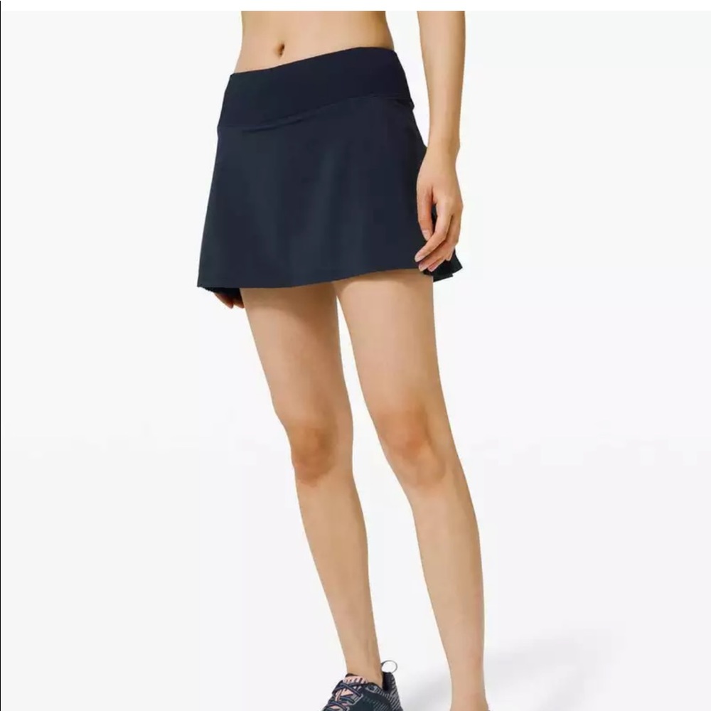 EUC Lululemon Play of Pleats True Navy Skirt size 6